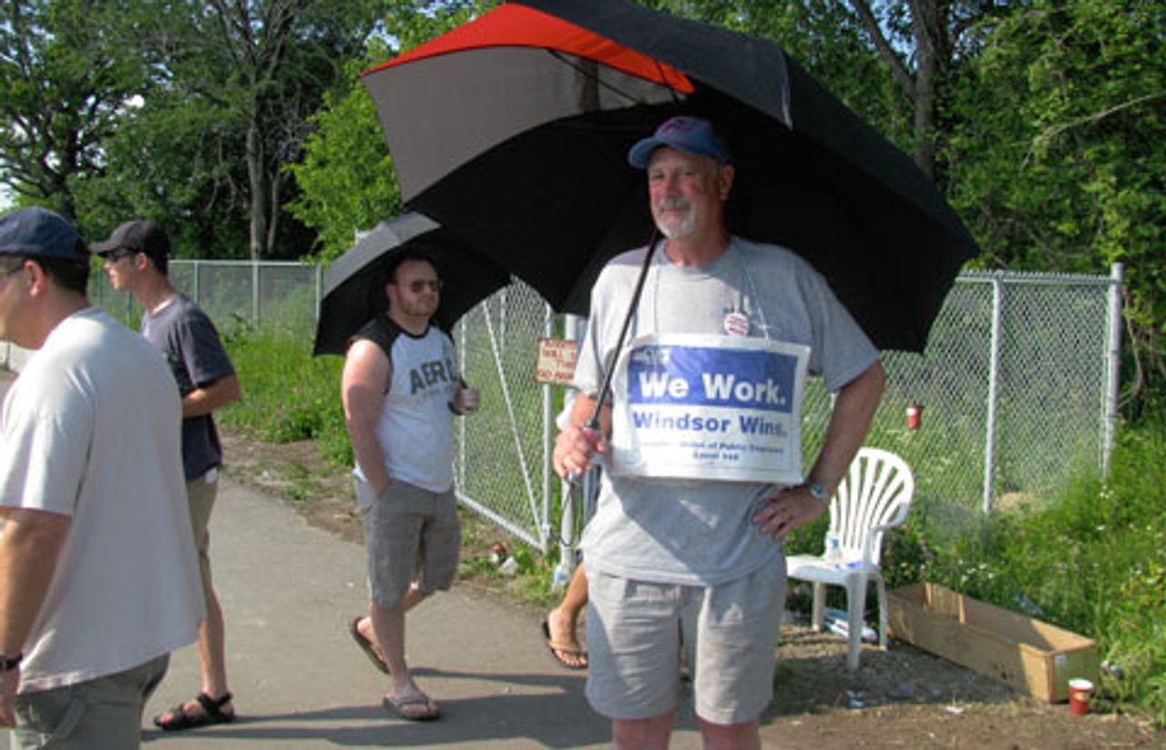 Picketers at Central Ave. Transfer Station